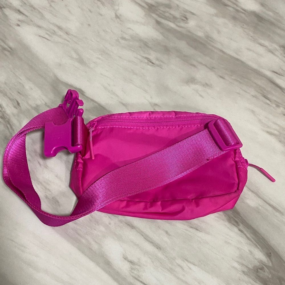 Lululemon Everywhere Hot Pink Belt Bag 1L Sonic Pink - Picture 5 of 10